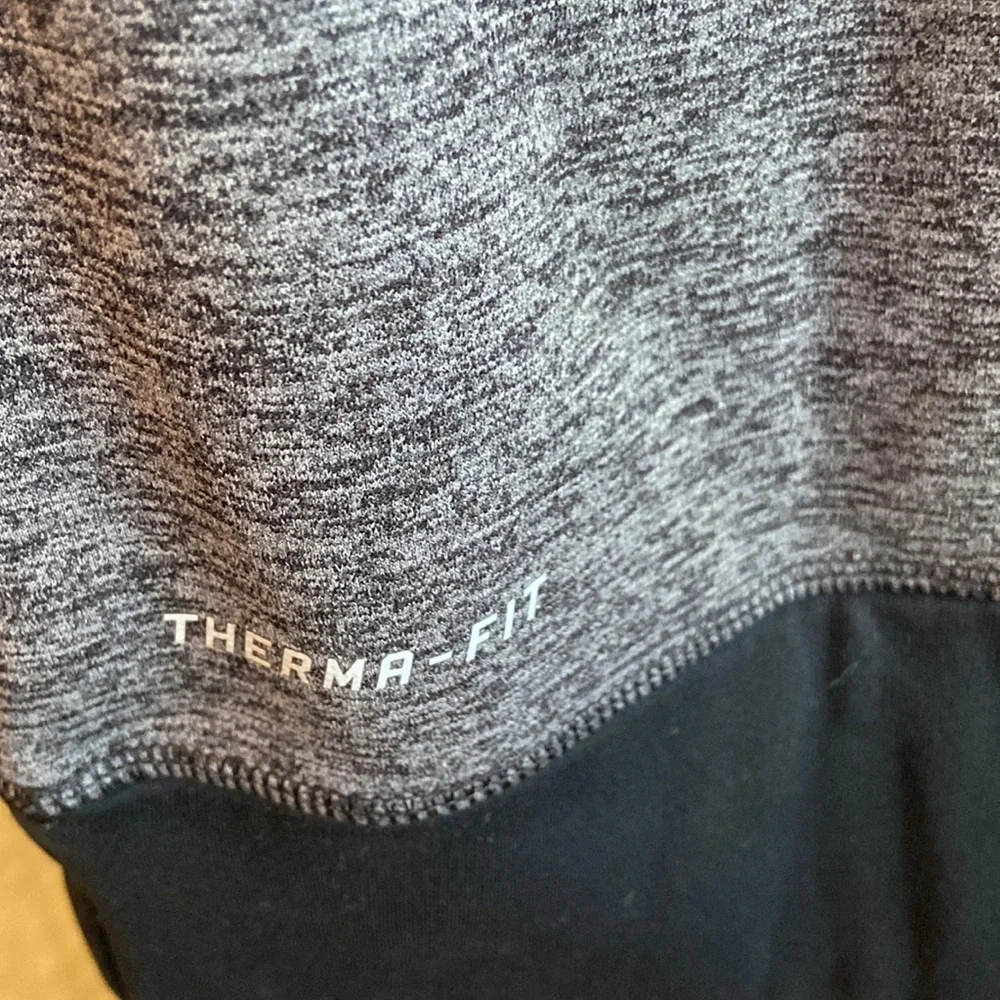 NWOT M Nike Womens therma fit hoodie M